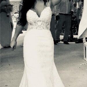 Chic Lace Bridal Gown